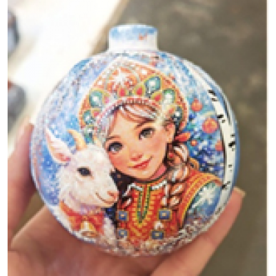 ИГРУШКА СТЕКЛЯННАЯ  ШАР "БАРЫНЯ С КОЗОЧКОЙ"